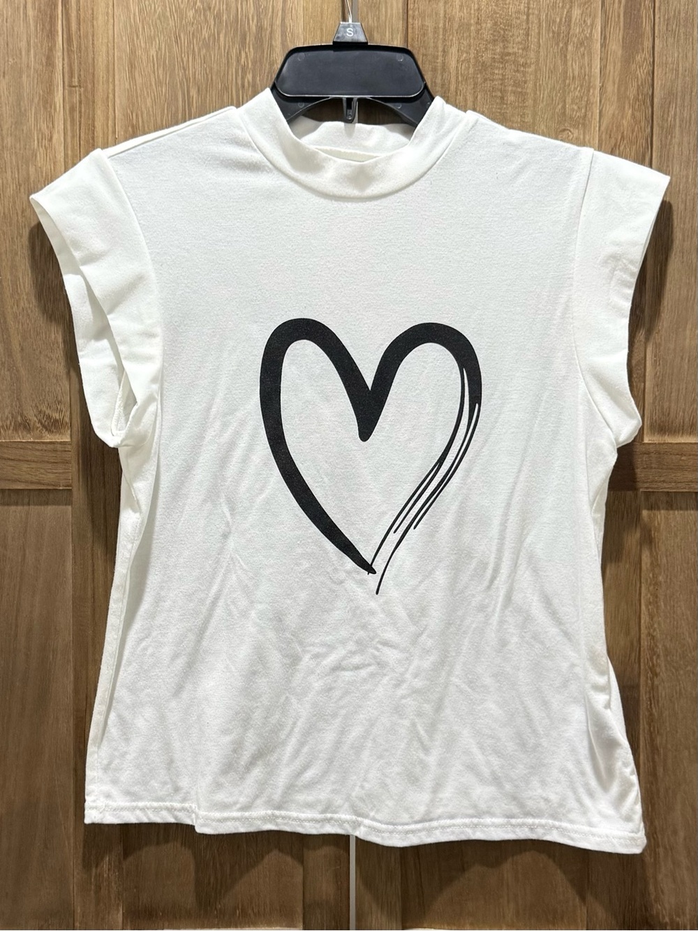 Women's SHEIN White Sleeveless Heart Graphic Top